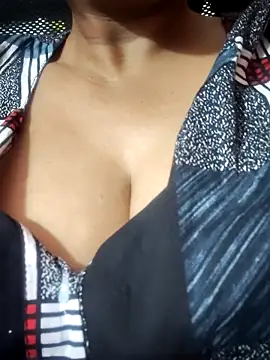 Snapshot of Hot-Anuska chatting on October 18, 2:47 am Hot-Anuska online show from October 18, 2:47 am