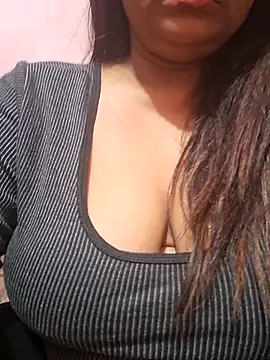 Snapshot of Hot-Anuska chatting on December 19, 6:15 pm Hot-Anuska online show from December 19, 6:15 pm