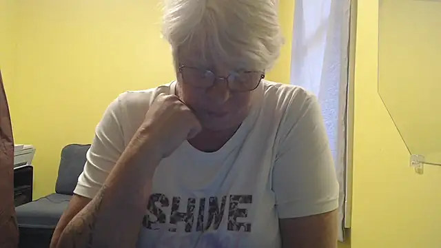 Snapshot of canadiancougar1965 chatting on November 20, 2:06 pm canadiancougar1965 online show from November 20, 2:06 pm