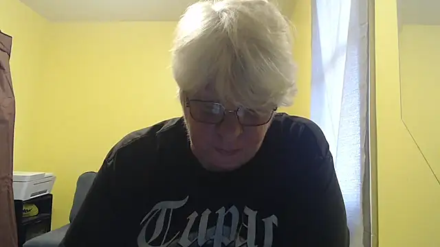 Snapshot of canadiancougar1965 chatting on November 29, 1:47 pm canadiancougar1965 online show from November 29, 1:47 pm