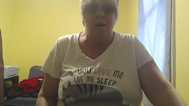 Snapshot of canadiancougar1965 chatting on December 13, 8:04 pm canadiancougar1965 online show from December 13, 8:04 pm