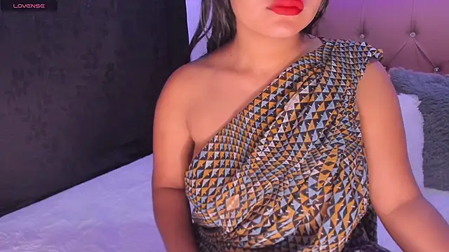 Snapshot of shara_queen1 chatting on January 17, 6:44 pm shara queen1 online show from January 17, 6:44 pm