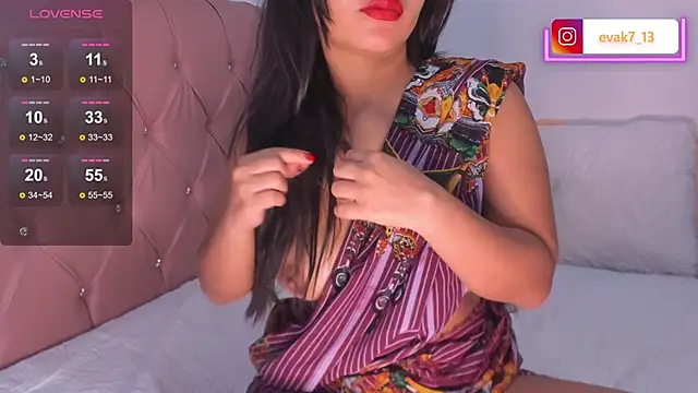 Snapshot of shara_queen1 chatting on January 23, 1:02 pm shara queen1 online show from January 23, 1:02 pm