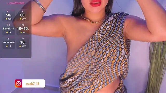 Snapshot of shara_queen1 chatting on January 29, 6:43 am shara queen1 online show from January 29, 6:43 am