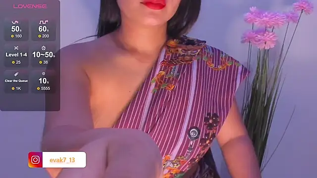 Snapshot of shara_queen1 chatting on February 3, 3:31 am shara queen1 online show from February 3, 3:31 am