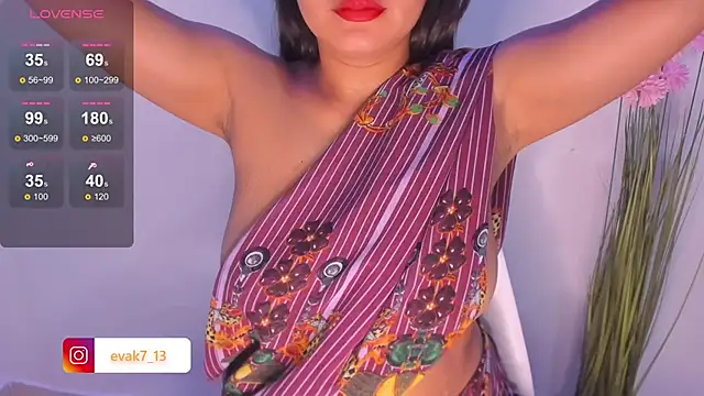 Snapshot of shara_queen1 chatting on February 3, 12:36 pm shara queen1 online show from February 3, 12:36 pm