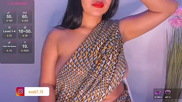 Snapshot of shara_queen1 chatting on February 25, 2:25 am shara queen1 online show from February 25, 2:25 am