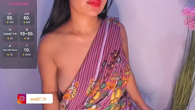 Snapshot of shara_queen1 chatting on March 18, 6:36 am shara queen1 online show from March 18, 6:36 am