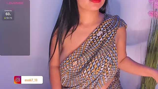 Snapshot of shara_queen1 chatting on March 19, 5:41 am shara queen1 online show from March 19, 5:41 am