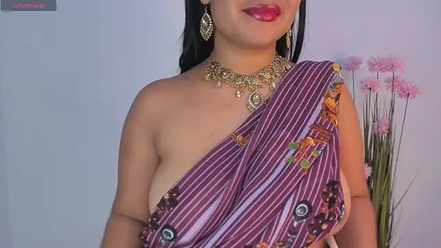 Snapshot of shara_queen1 chatting on November 13, 3:27 am shara queen1 online show from November 13, 3:27 am