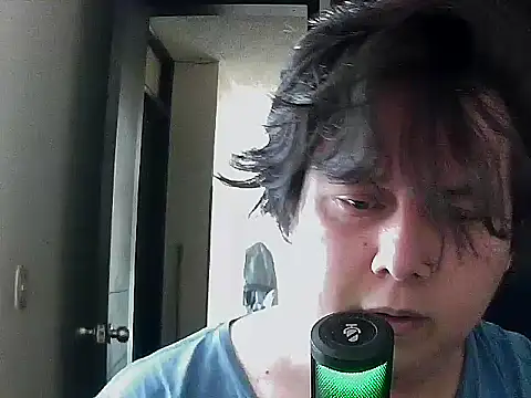 Snapshot of aixs93 chatting on October 27, 12:20 pm aixs93 online show from October 27, 12:20 pm