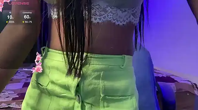 Snapshot of Snappy_girl chatting on January 18, 11:32 am Snappy girl online show from January 18, 11:32 am