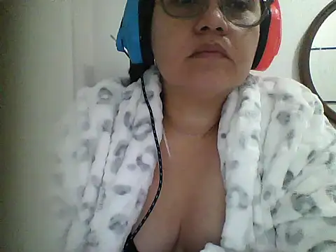 gaby0075 online show from December 11, 9:23 pm