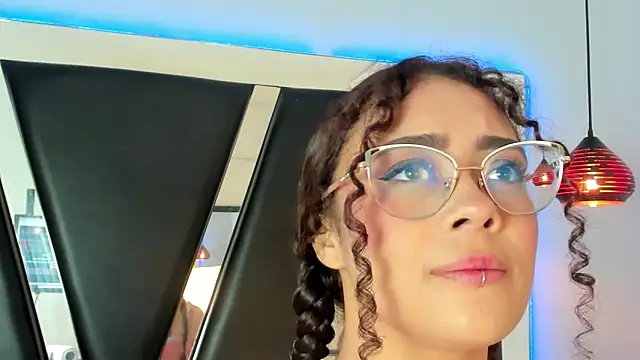 antonelllepiercee online show from March 5, 11:38 am