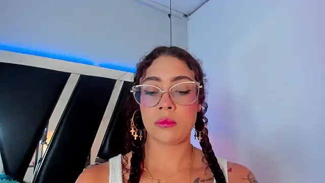 antonelllepiercee online show from March 15, 11:40 am