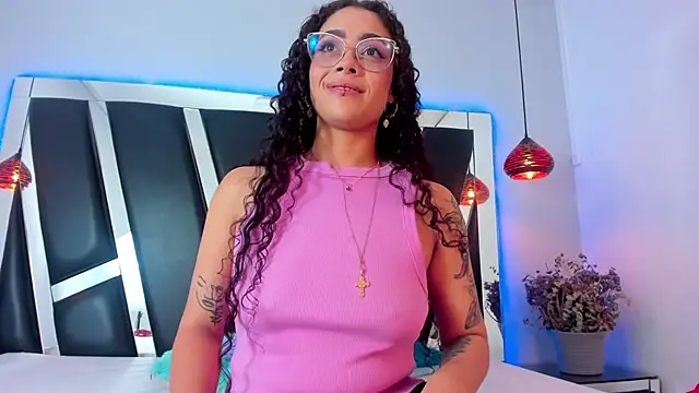 antonelllepiercee online show from March 16, 11:38 am