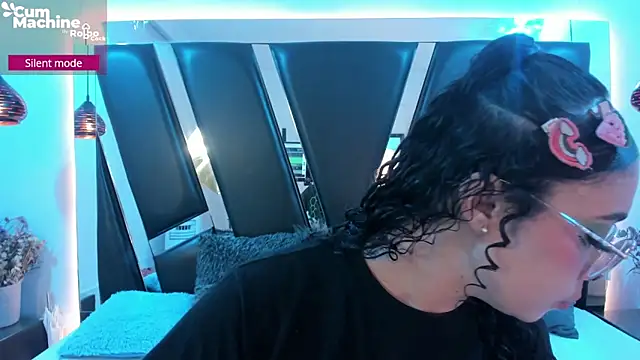 antonelllepiercee online show from September 11, 11:32 am