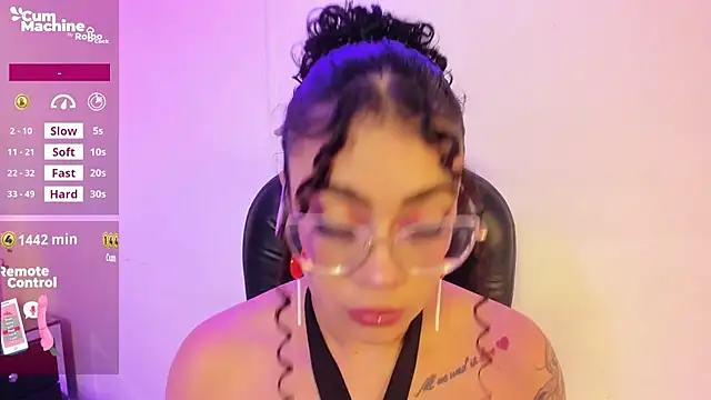 antonelllepiercee online show from September 14, 11:31 am