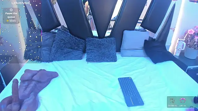 antonelllepiercee online show from November 26, 11:22 am