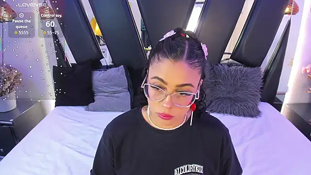 antonelllepiercee online show from November 29, 11:13 am