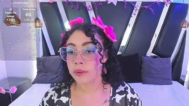 antonelllepiercee online show from January 9, 11:35 am