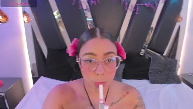 antonelllepiercee online show from March 11, 11:16 am