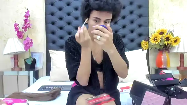 NahomiWhitel online show from September 26, 3:27 pm