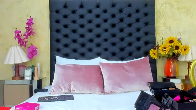 NahomiWhitel online show from October 9, 3:21 pm