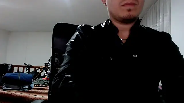 Snapshot of dragon1006 chatting on February 11, 1:20 am dragon1006 online show from February 11, 1:20 am