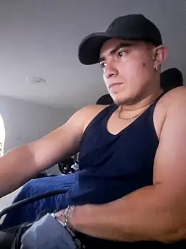 Snapshot of dragon1006 chatting on March 20, 2:29 am dragon1006 online show from March 20, 2:29 am