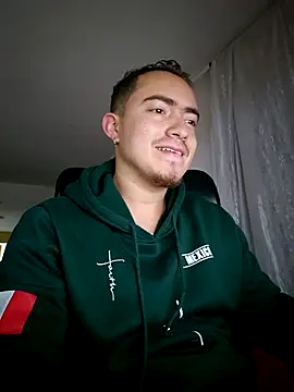 Snapshot of dragon1006 chatting on October 11, 2:00 am dragon1006 online show from October 11, 2:00 am