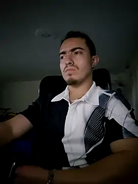 Snapshot of dragon1006 chatting on October 19, 3:18 am dragon1006 online show from October 19, 3:18 am