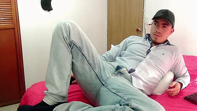 Snapshot of dragon1006 chatting on June 20, 9:50 pm dragon1006 online show from June 20, 9:50 pm