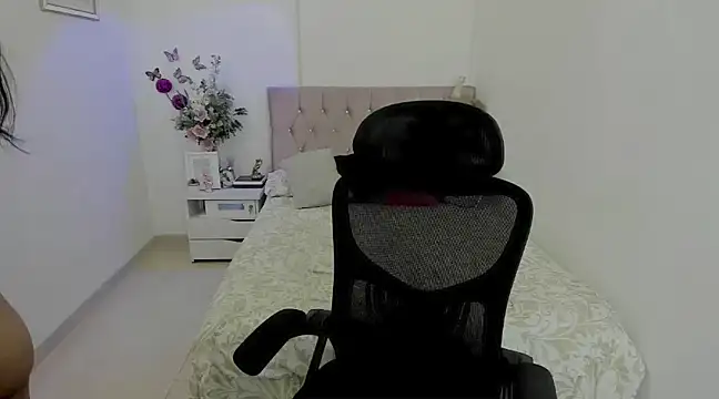 Snapshot of linda_zaam83866 chatting on February 6, 4:58 pm linda zaam83866 online show from February 6, 4:58 pm