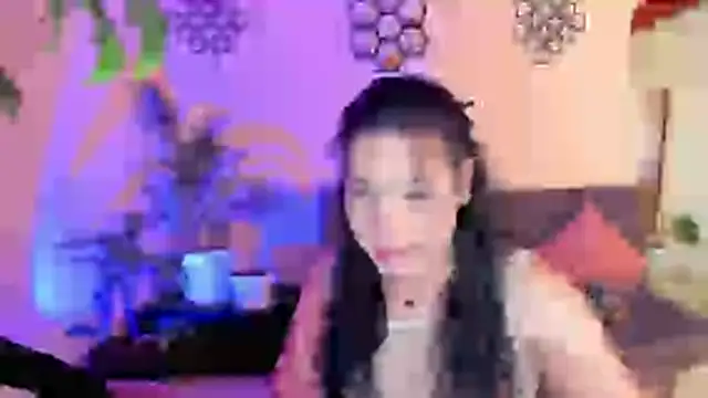 Snapshot of linda_zaam83866 chatting on July 23, 5:33 pm linda zaam83866 online show from July 23, 5:33 pm