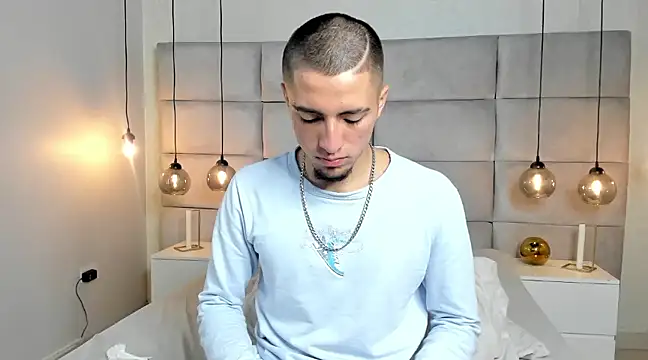 Snapshot of King_Dante_ chatting on December 10, 2:05 am King Dante  online show from December 10, 2:05 am