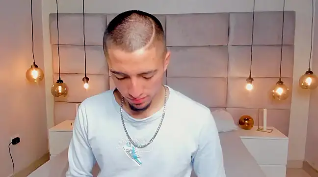 Snapshot of King_Dante_ chatting on December 16, 10:56 pm King Dante  online show from December 16, 10:56 pm