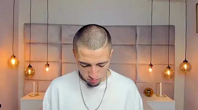 Snapshot of King_Dante_ chatting on December 21, 8:10 pm King Dante  online show from December 21, 8:10 pm