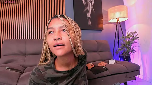 Snapshot of Johaphyton chatting on February 1, 3:21 pm Johaphyton online show from February 1, 3:21 pm