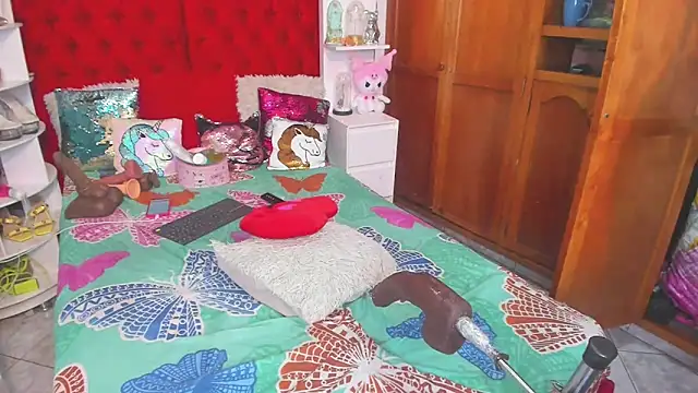 larafoxter online show from March 13, 11:16 pm