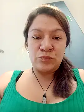 Snapshot of Skylar-Vox- chatting on February 4, 3:26 pm Skylar-Vox- online show from February 4, 3:26 pm