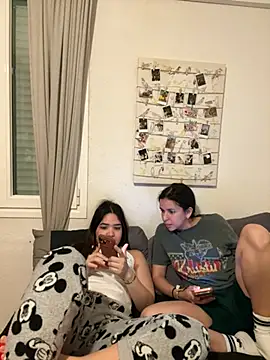 daniniescobarr online show from April 4, 11:08 am
