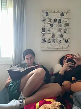 daniniescobarr online show from April 5, 4:48 pm