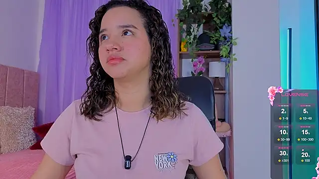 emilyrouxe online show from December 17, 3:29 pm