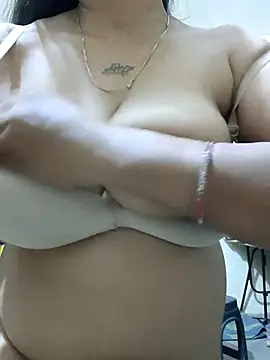 Snapshot of Neha8923 chatting on May 11, 10:51 pm Neha8923 online show from May 11, 10:51 pm