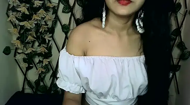 Snapshot of SUZY_FROMUS chatting on February 2, 6:53 pm SUZY FROMUS online show from February 2, 6:53 pm