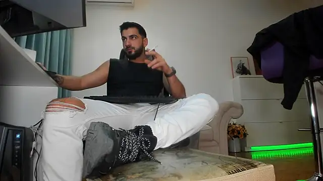 Snapshot of welcometo_hell chatting on September 21, 4:14 am welcometo hell online show from September 21, 4:14 am