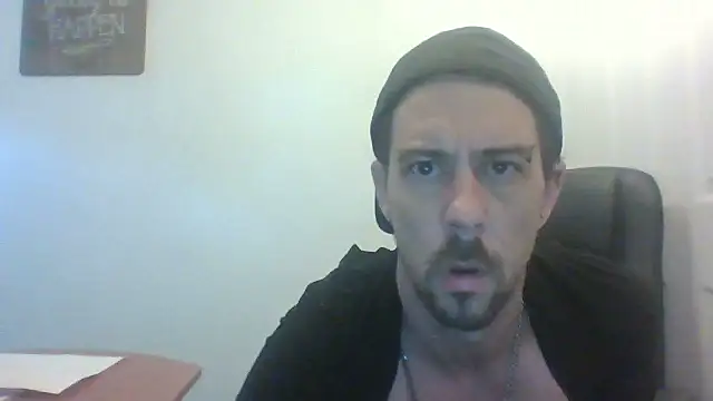 Snapshot of CrookedMisterniceguy chatting on May 20, 4:35 pm CrookedMisterniceguy online show from May 20, 4:35 pm