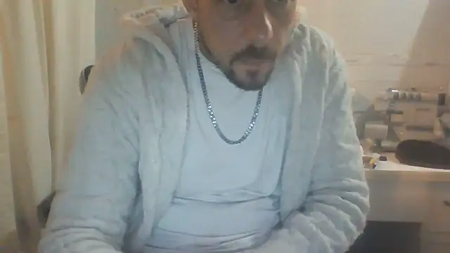 Snapshot of CrookedMisterniceguy chatting on May 21, 6:42 am CrookedMisterniceguy online show from May 21, 6:42 am