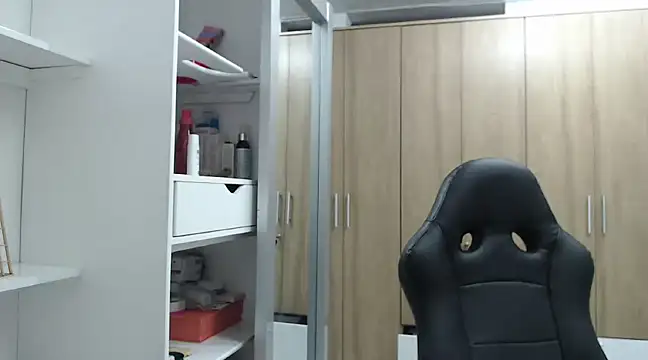 Snapshot of RoxanaLove9 chatting on January 2, 4:20 am RoxanaLove9 online show from January 2, 4:20 am